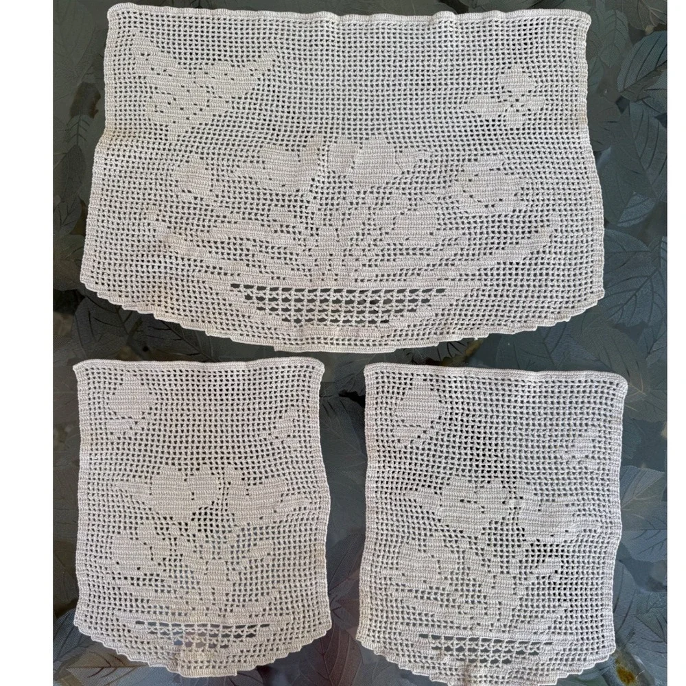 Vintage Hand Crochet Filet Antimacassar Lace Doily Set Beige Floral 3 Pieces